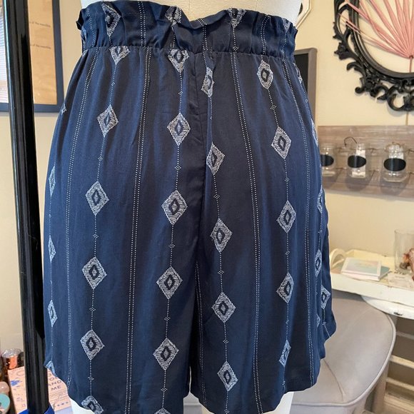 Good Luck Gem High Waisted Shorts w/pocket - Picture 5 of 12